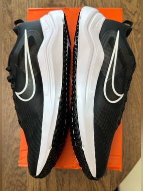 Nike Downshifter Sneakers – Black (Women’s 12W / Men’s 9.5) – NWT